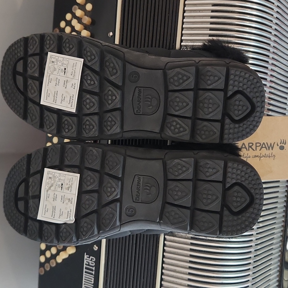 NIB- BEARPAW ELAINE BLACK NYLON SLIP-ON SNEAKER SIZE 5 - Picture 5 of 10